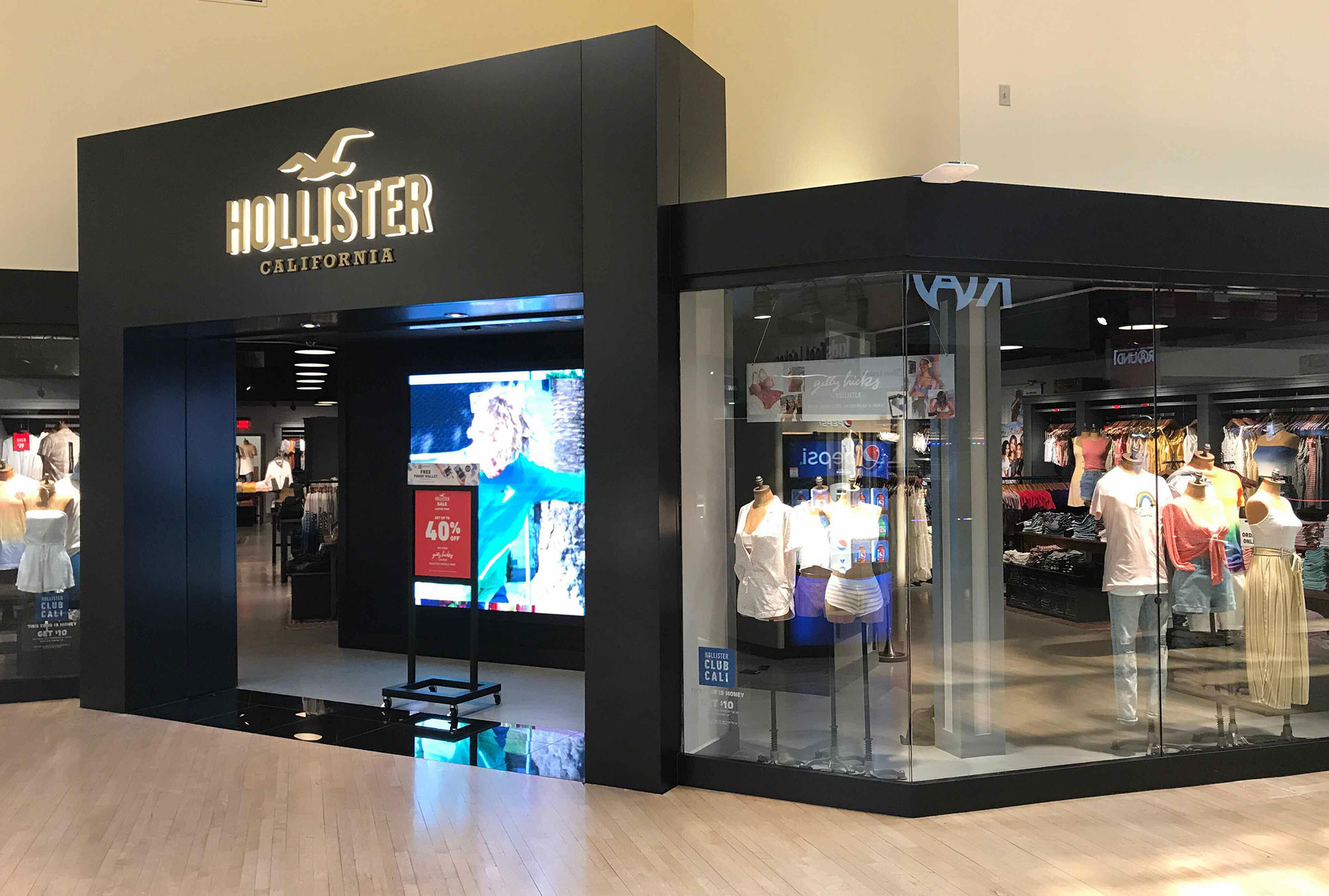 Hollister Retail Construction Project Auburn Hills MI Front - Fred Olivieri