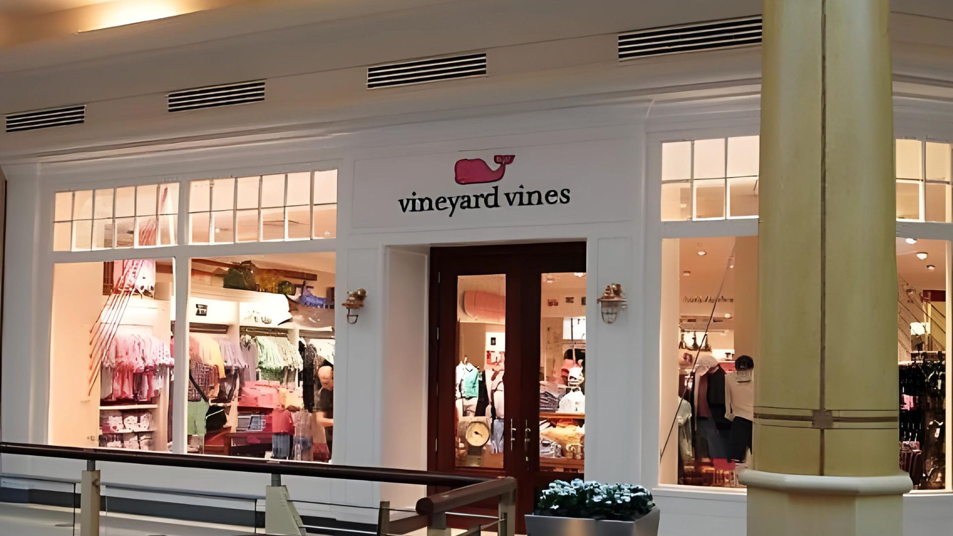 Vineyard-Vines-troy-MI-front-entrance-Clothing-Beach.jpg