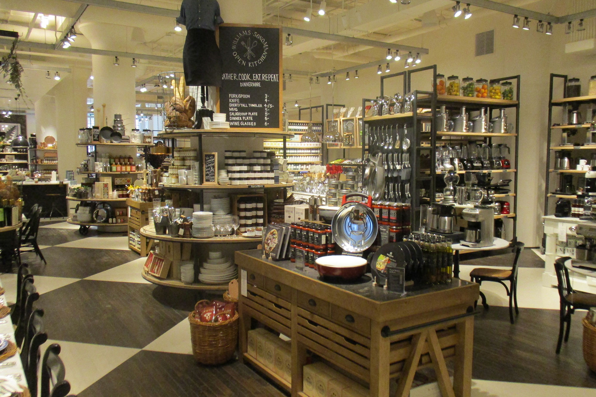 Shopping at Williams-Sonoma in the Historic Town of Sonoma