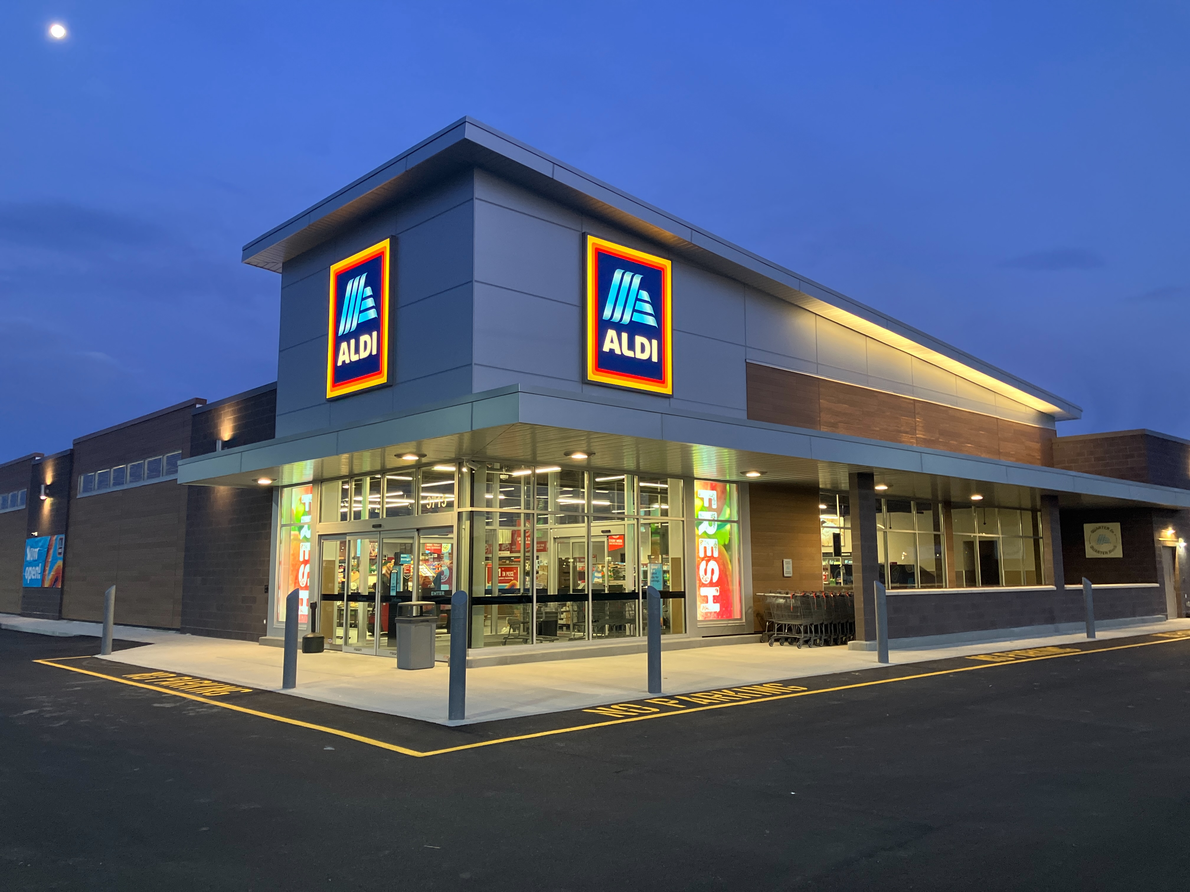 Aldi Canton Ohio Retail Construction outside 