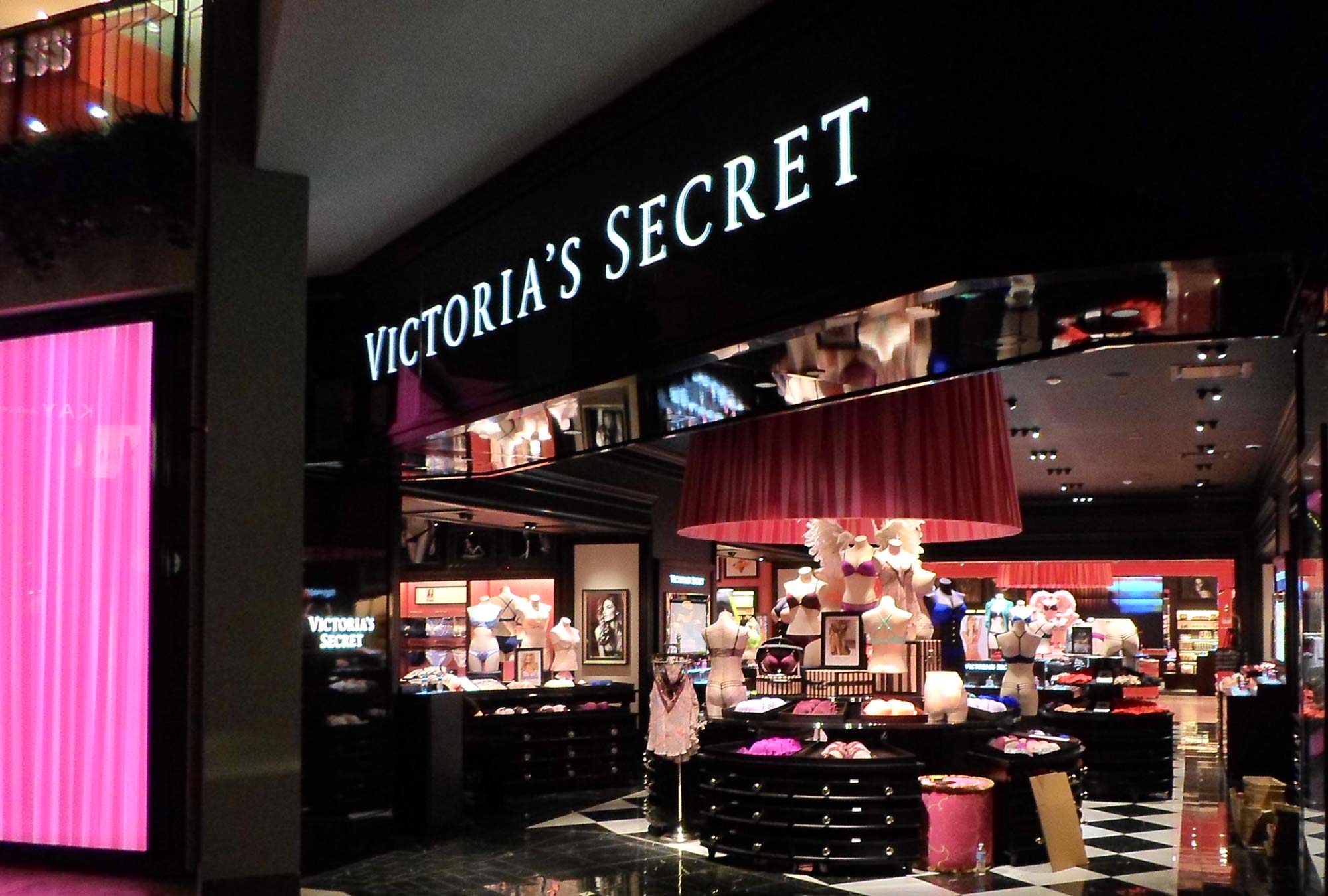 Victorias Secret Retail Contractor Beachwood OH by Fred Olivieri 